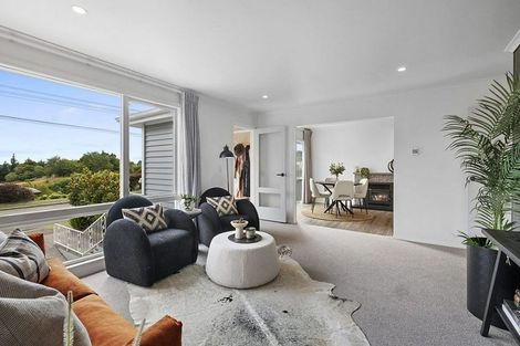 Photo of property in 390 Mangorei Road, Merrilands, New Plymouth, 4312