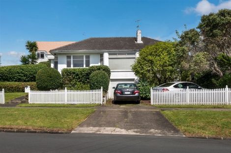 Photo of property in 1/3 Tui Glen Road, Birkenhead, Auckland, 0626