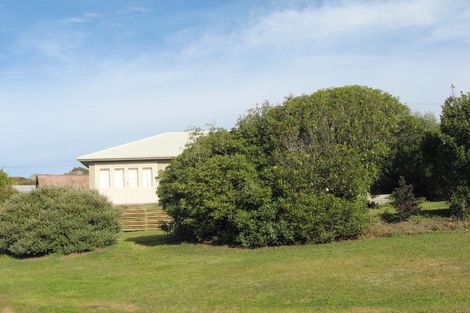 Photo of property in 2 Stirling Street, Kakanui, Oamaru, 9495