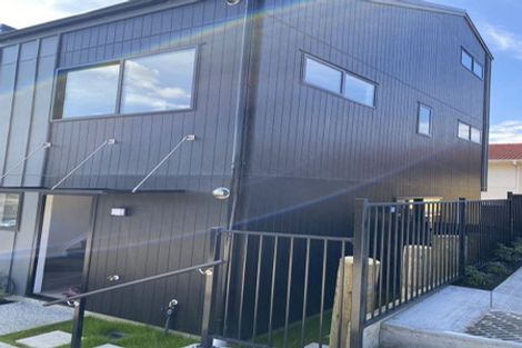 Photo of property in 3/8 Chivalry Road, Glenfield, Auckland, 0629