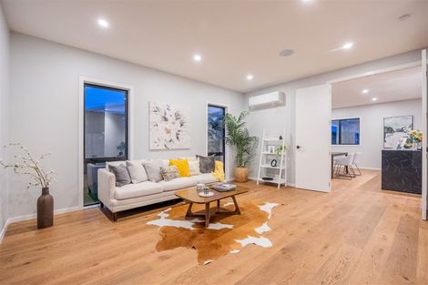 Photo of property in 17 Mcindoe Road, Kumeu, 0810