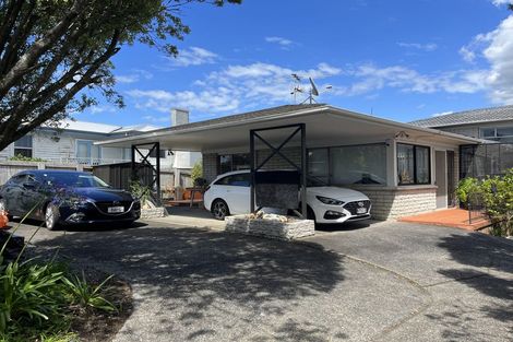 Photo of property in 1 Pleasant Road, Glen Eden, Auckland, 0602