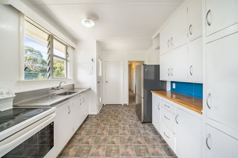 Photo of property in 25 Sievers Grove, Cannons Creek, Porirua, 5024