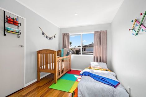 Photo of property in 17 Brunner Road, Glen Eden, Auckland, 0602