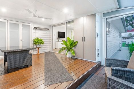 Photo of property in 171 Edmonton Road, Te Atatu South, Auckland, 0610