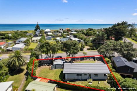Photo of property in 4 The Avenue, Otaki Beach, Otaki, 5512