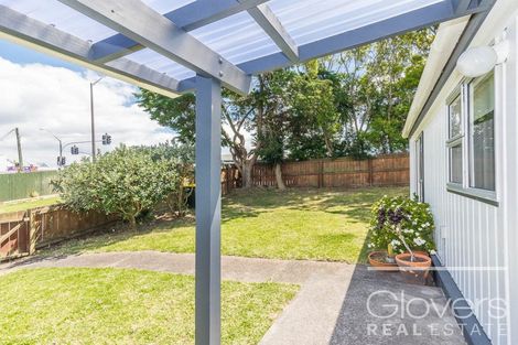 Photo of property in 1/106 West Coast Road, Glen Eden, Auckland, 0602