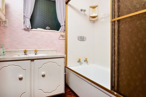 Photo of property in 2/25 Ciprian Place, Henderson, Auckland, 0612