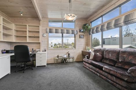 Photo of property in 145 Karewa Parade, Papamoa Beach, Papamoa, 3118