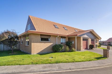 Photo of property in Holdsworth Villas, 1/2 William Donald Drive, Solway, Masterton, 5810