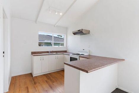 Photo of property in 72 Vodanovich Road, Te Atatu South, Auckland, 0610