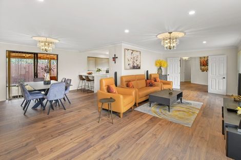 Photo of property in 14 Framalda Place, Conifer Grove, Takanini, 2112