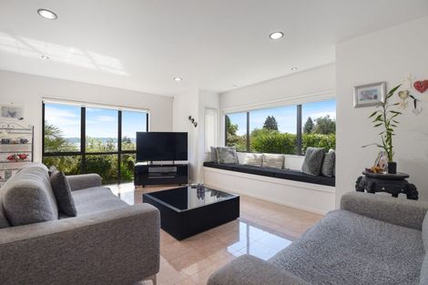 Photo of property in 4 Tupara Crescent, Kawaha Point, Rotorua, 3010