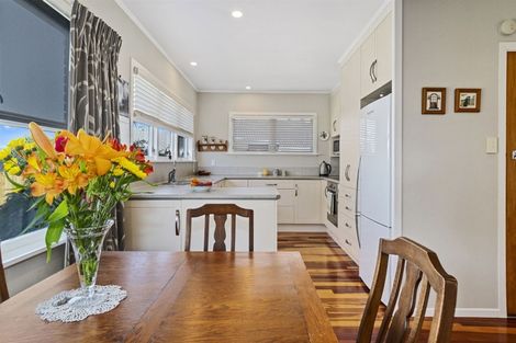 Photo of property in 18 Karaka Road, Otumoetai, Tauranga, 3110