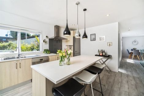 Photo of property in 2d Zion Road, Birkenhead, Auckland, 0626