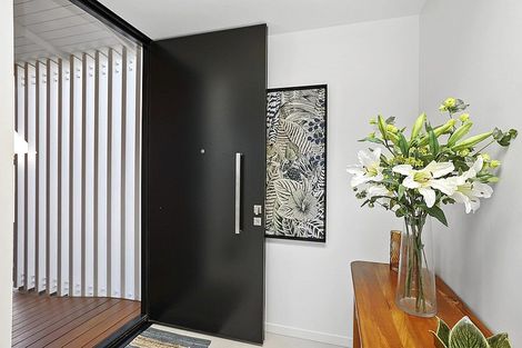 Photo of property in 17 Manurau Crescent, Merrilands, New Plymouth, 4312