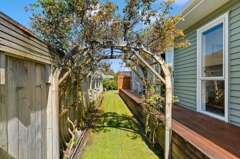 Photo of property in 52 East Street, Greytown, 5712