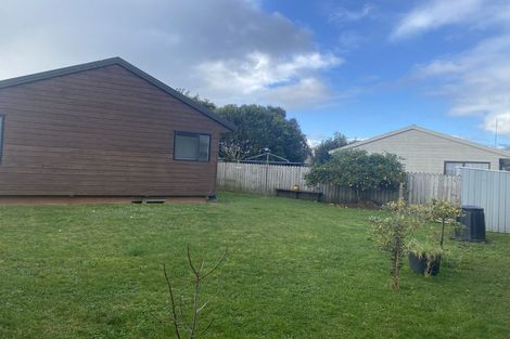 Photo of property in 37 Riverton Drive, Randwick Park, Auckland, 2105