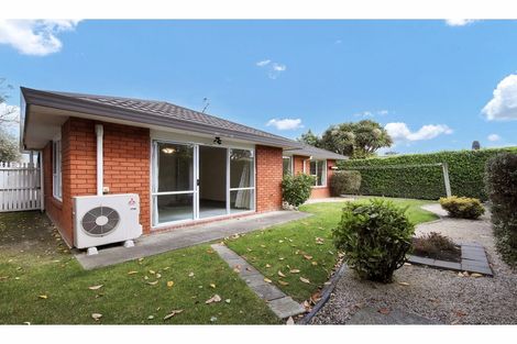 Photo of property in 2/86 Aorangi Road, Bryndwr, Christchurch, 8053