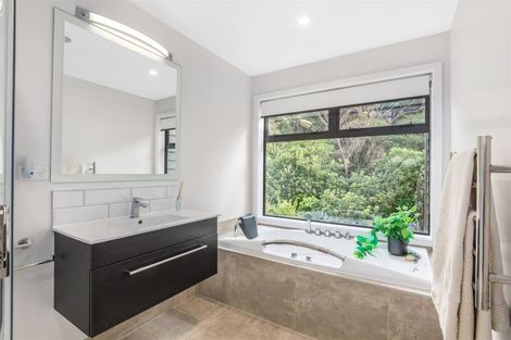 Photo of property in 122 Navigation Drive, Whitby, Porirua, 5024