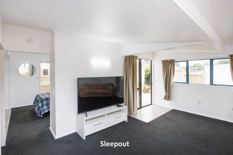 Photo of property in 17 Pinedale Parade, Milson, Palmerston North, 4414