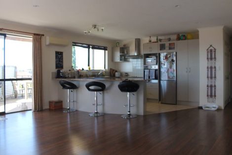 Photo of property in 39 Black Teal Close, Unsworth Heights, Auckland, 0632