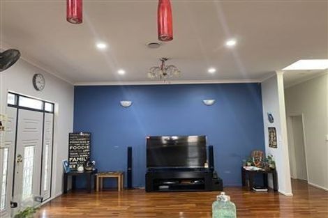 Photo of property in 15a Kiernan Place, Kelston, Auckland, 0602