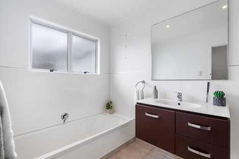 Photo of property in 12 Curlew Place, One Tree Point, 0118