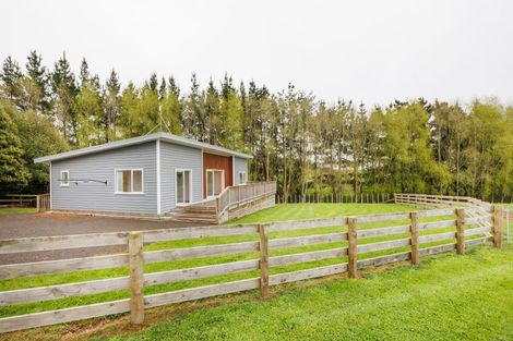 Photo of property in 35 Oram Drive, Turitea, Palmerston North, 4472