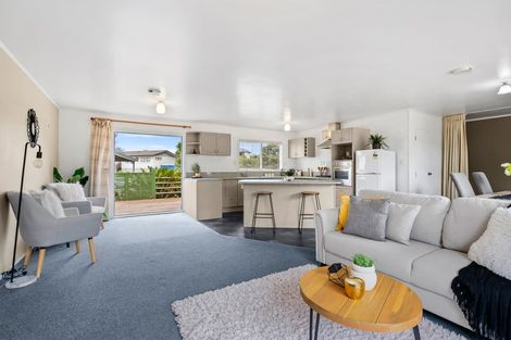 Photo of property in 12 Curlew Place, One Tree Point, 0118