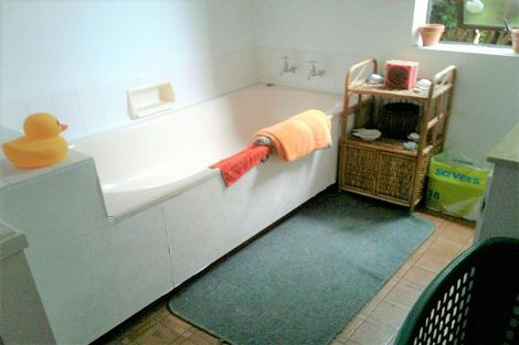 Photo of property in 9 Rathgar Road, Henderson, Auckland, 0610