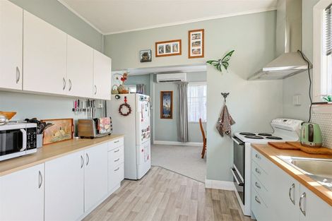 Photo of property in 25 Cobden Street, Westport, 7825