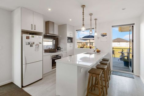 Photo of property in 79 Te Kio Crescent, Papamoa Beach, Papamoa, 3118