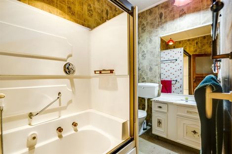 Photo of property in 703 Park Road South, Akina, Hastings, 4122