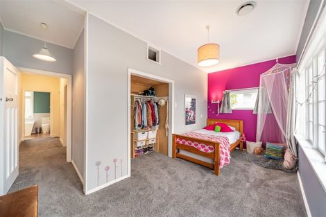 Photo of property in 6 Onehuka Road, Tirohanga, Lower Hutt, 5010