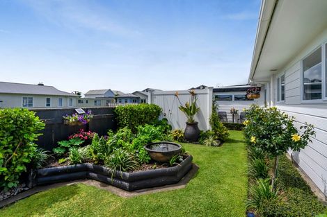 Photo of property in 1/353 Saint Aubyn, Moturoa, New Plymouth, 4310