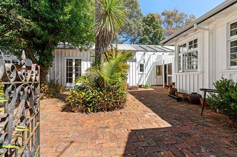 Photo of property in 90 Pendarves Street, New Plymouth, 4310