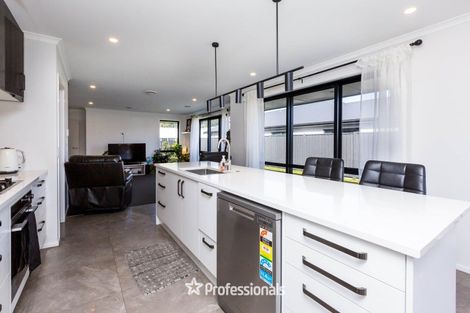 Photo of property in 33 Cynisca Crescent, Wallaceville, Upper Hutt, 5018