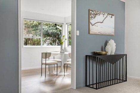 Photo of property in 9 Tahu Crescent, Sunnynook, Auckland, 0620