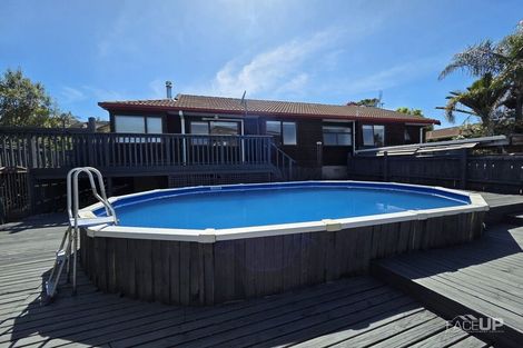 Photo of property in 1/179 Wiseley Road, West Harbour, Auckland, 0618