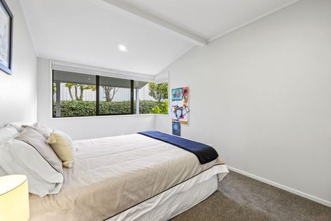 Photo of property in 16 Oakpark Place, West Harbour, Auckland, 0618