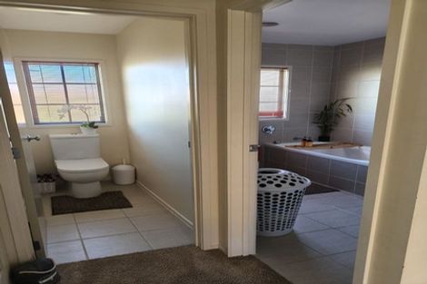 Photo of property in 30 Parkwood Crescent, Gulf Harbour, Whangaparaoa, 0930