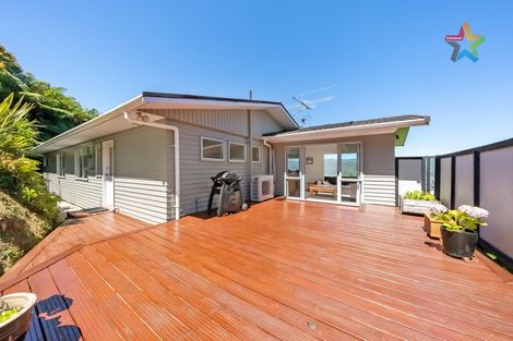 Photo of property in 121 Tirohanga Road, Tirohanga, Lower Hutt, 5010