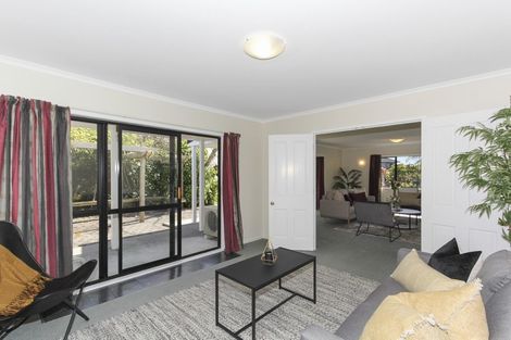 Photo of property in 19 Karina Road, Merrilands, New Plymouth, 4312