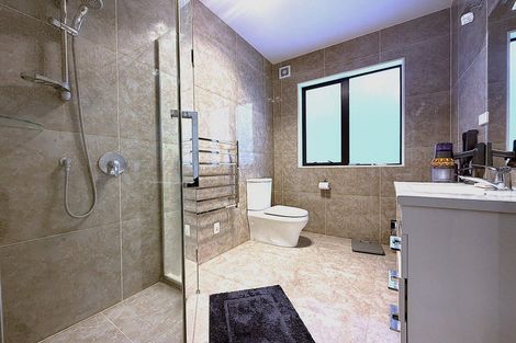Photo of property in 7 Northcross Drive, Oteha, Auckland, 0630