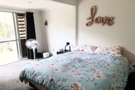 Photo of property in 2/32 Drome View Place, Beach Haven, Auckland, 0626