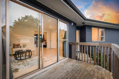 Photo of property in 15 Vina Place, Massey, Auckland, 0614
