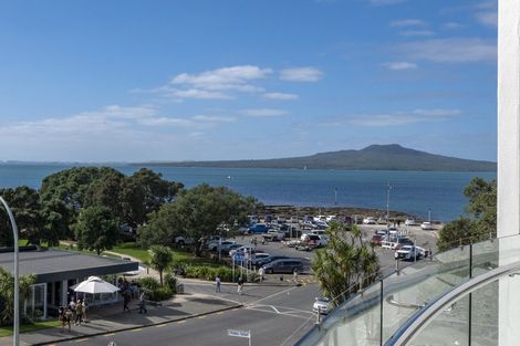 Photo of property in 1/7 The Promenade, Takapuna, Auckland, 0622
