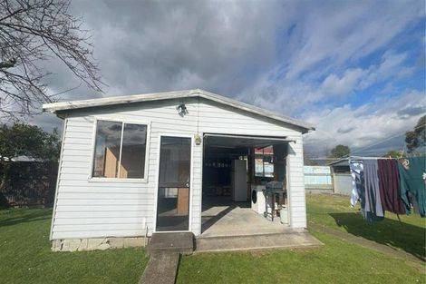 Photo of property in 1 Balmoral Street, Levin, 5510