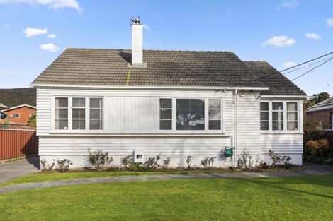 Photo of property in 28 Pilcher Crescent, Naenae, Lower Hutt, 5011